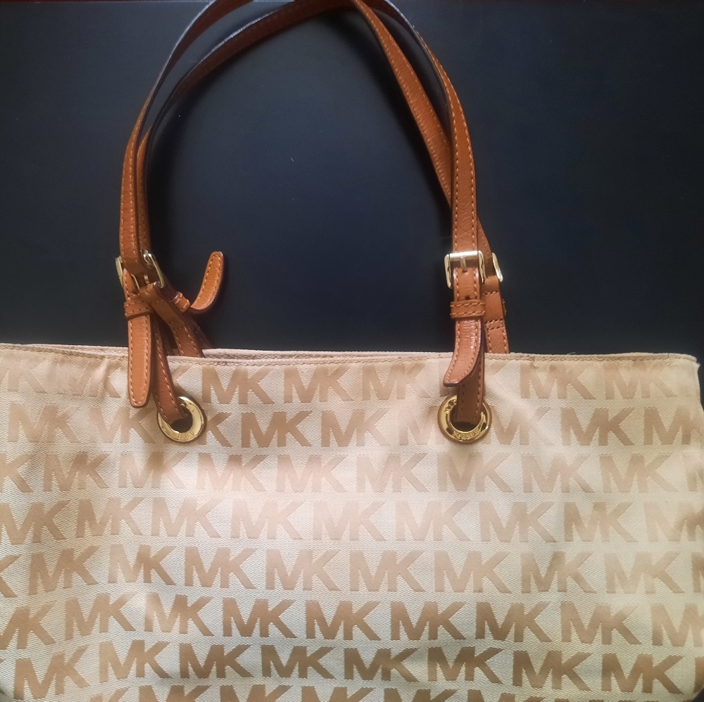 Michael Kors purse...Tan and brown
